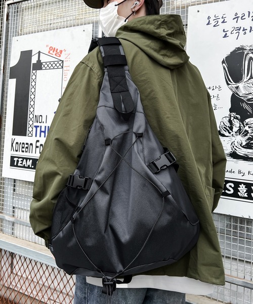 Revo. ショルダーバッグ ナイロン スリングバッグ 斜め掛けバッグ ワン