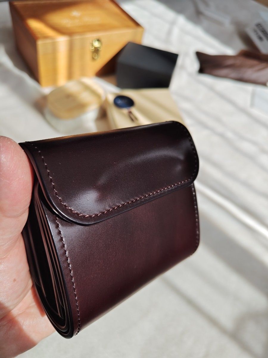 ロブスタレザーRobusta leather ホーウィンコードバン 三つ折り財布