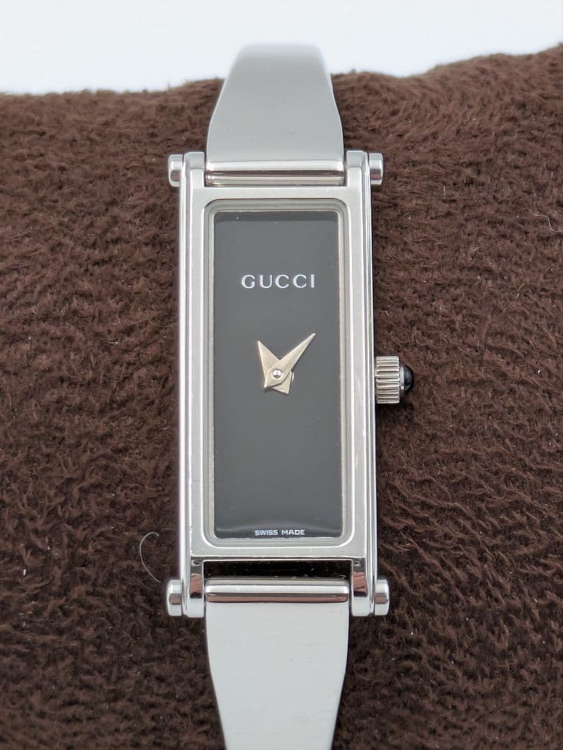 象形文字【稼働品】グッチGUCCI 1500Lバングル黒文字盤レディース GUCCI グッチ 1500L QZ 黒文字盤 バングルウオッチレディース腕時計