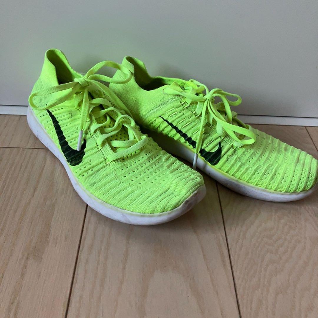 Nike 蛍光イエロー ランニングシューズ - メルカリ